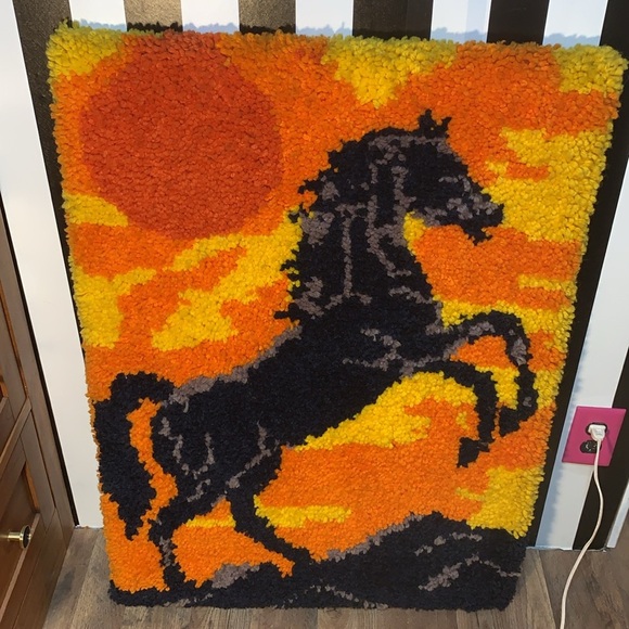 Vintage 70s 36x26 Large Hook & Loop Horse Sunset Rug Textile Wall Hanging Decor - Picture 10 of 17